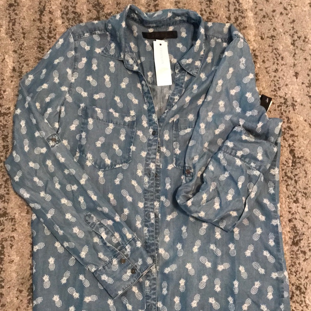 Soft denim top with pineapples